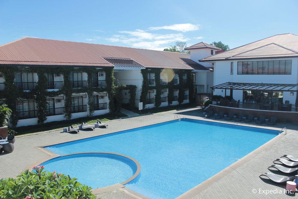 Ilocos Norte Hotel & Convention Center Laoag Esterno foto