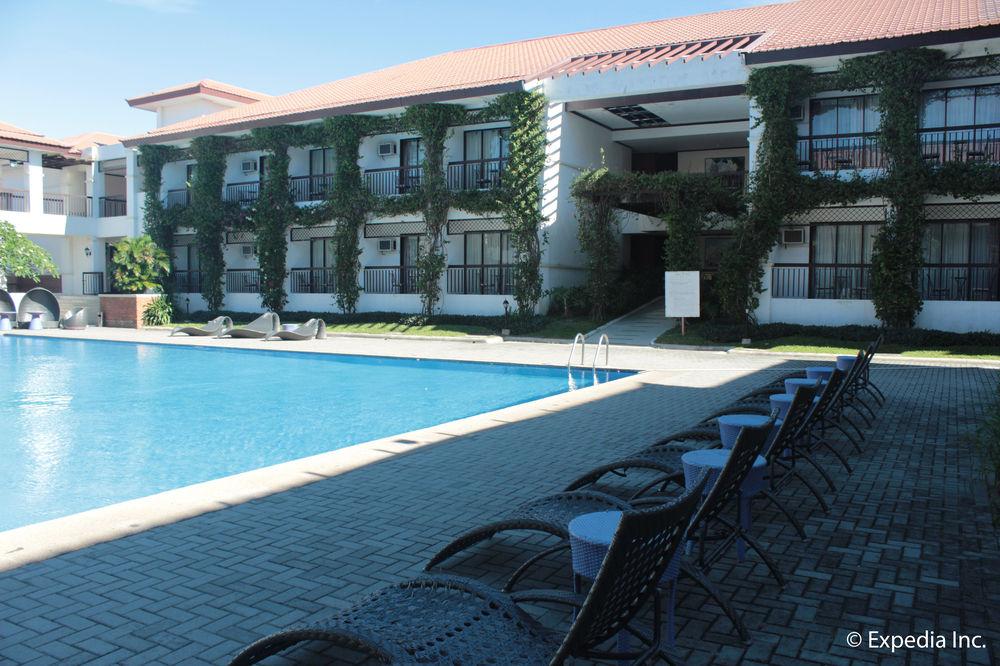Ilocos Norte Hotel & Convention Center Laoag Esterno foto