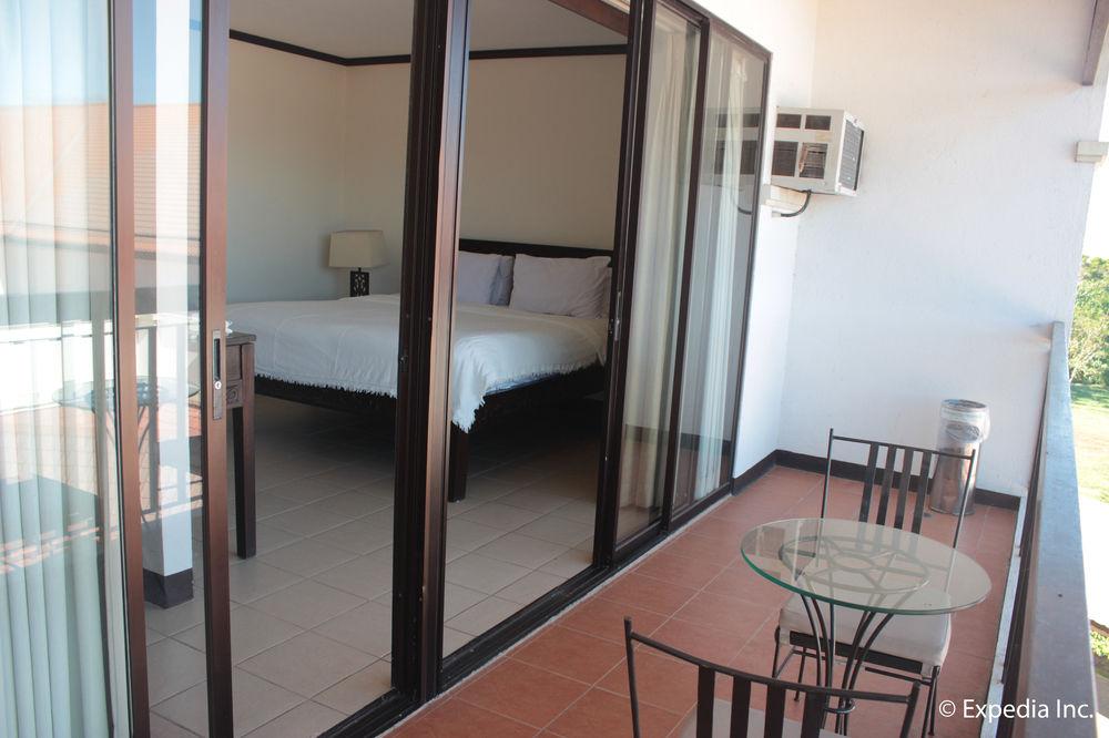 Ilocos Norte Hotel & Convention Center Laoag Esterno foto