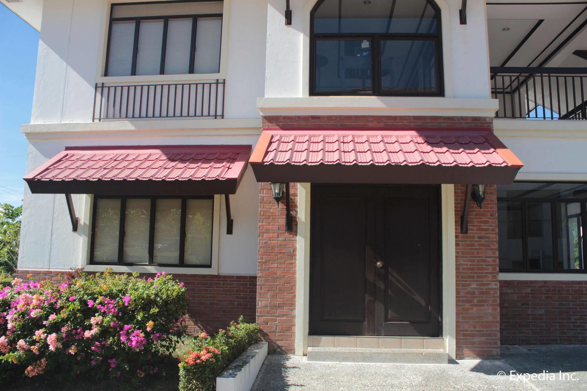 Ilocos Norte Hotel & Convention Center Laoag Esterno foto